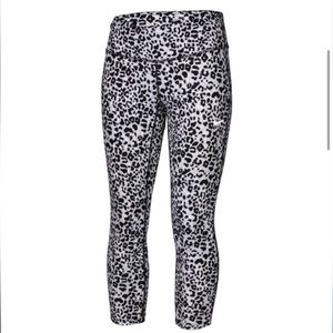 NWT Nike leopard print crop leggings tight/compression size small